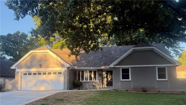 406 SE Richardson Place, Lee's Summit, MO 64063