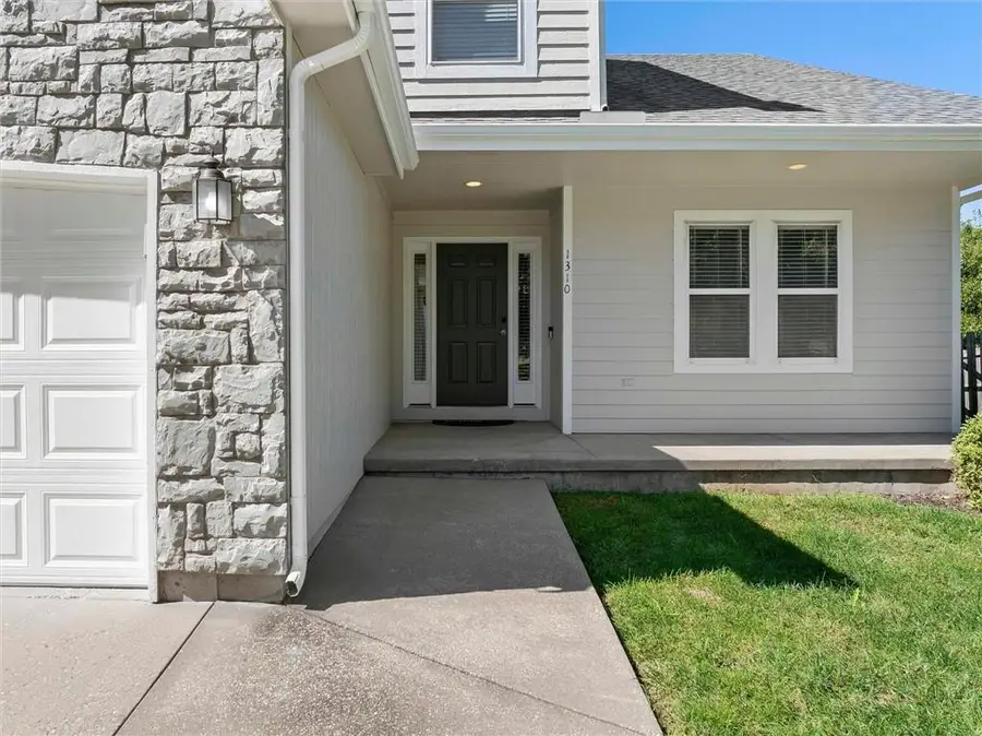 1310 S Pin Oak Circle, Ottawa, KS 66067 - #3