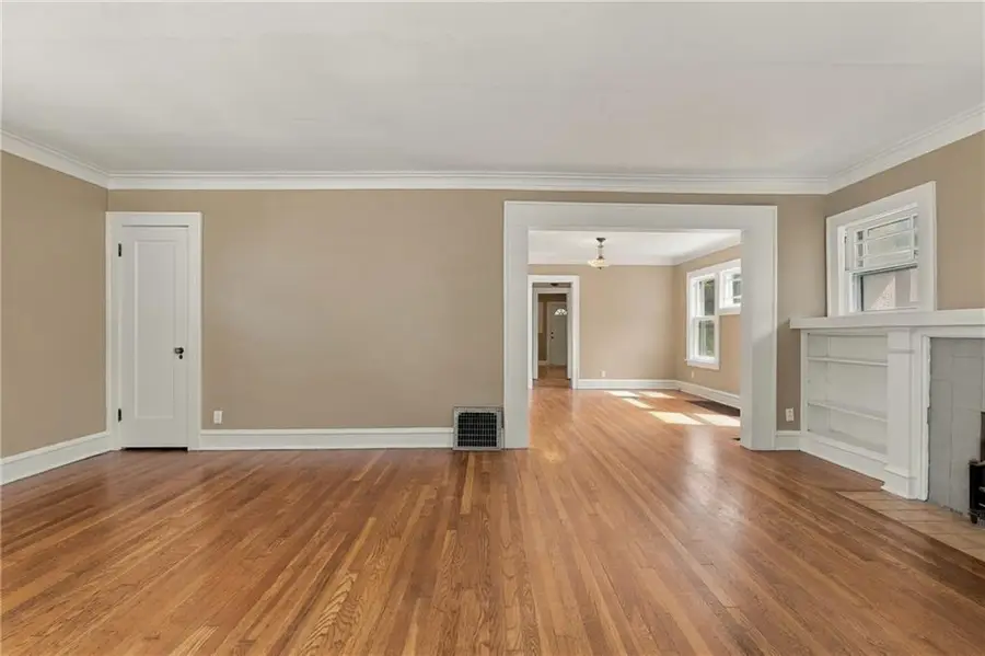 5817 Oak Street, Kansas City, MO 64113 - #3