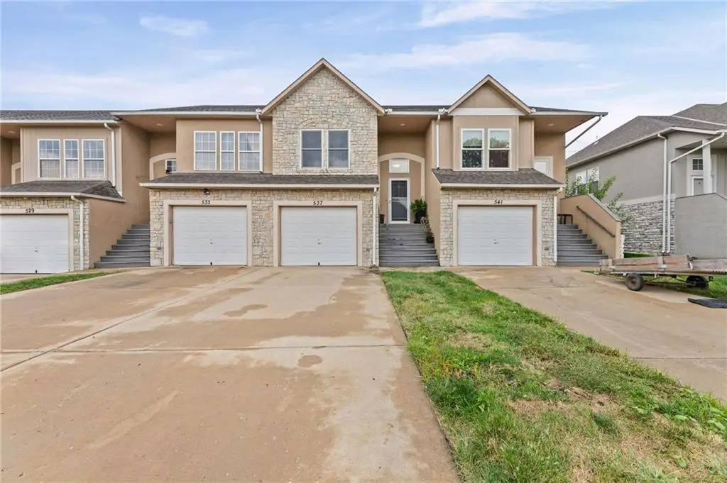 537 S Woodson Lane, Gardner, KS 66030 - #1