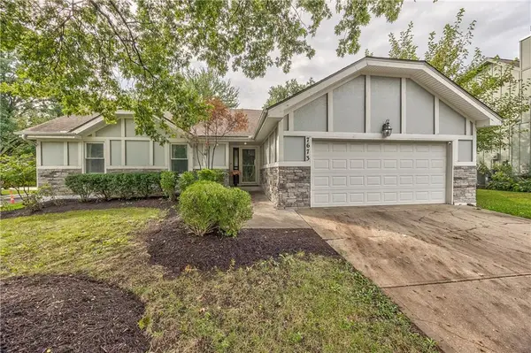 7673 W 152nd Street, Overland Park, KS 66223