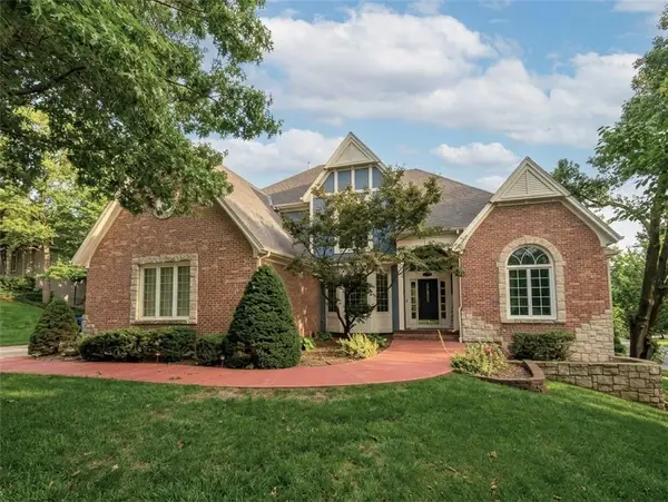 8436 Pflumm Circle, Lenexa, KS 66215