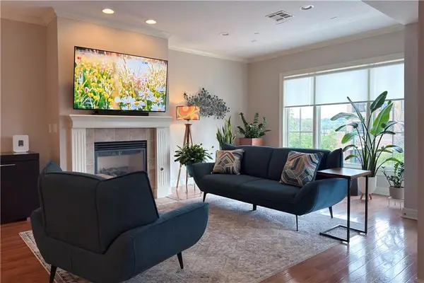 10511 Mission Road #210, Leawood, KS 66206