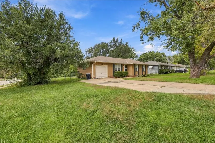 9416 Manchester Avenue, Kansas City, MO 64138 - #2