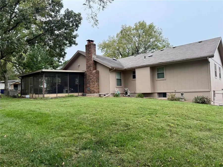 212 L Street, Lake Lotawana, MO 64086 - #3