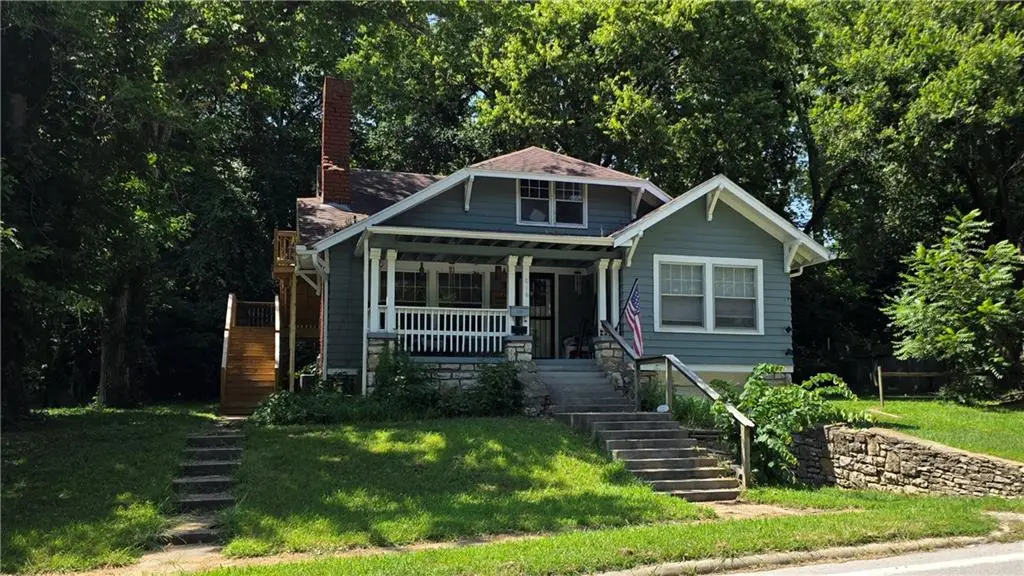 816 East Street, Parkville, MO 64152 - #1
