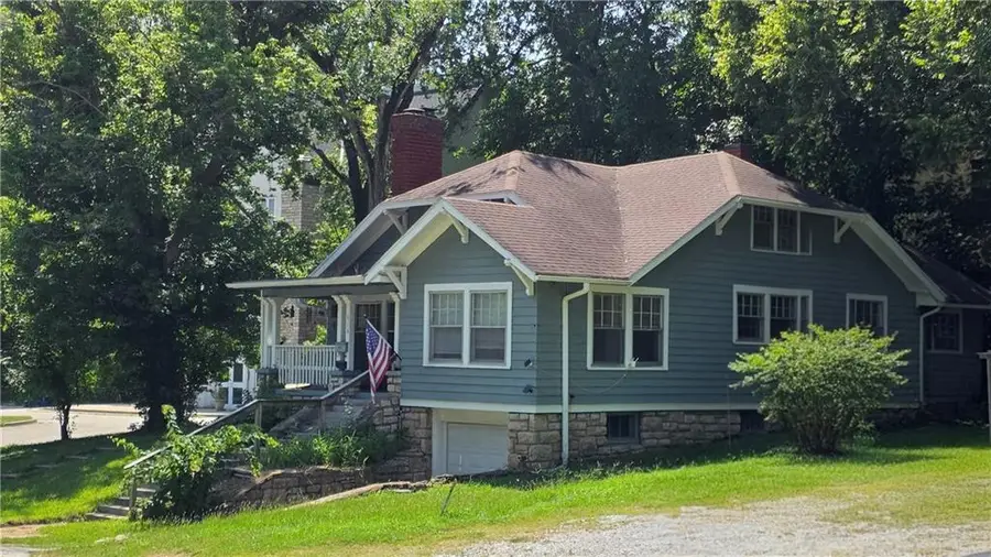816 East Street, Parkville, MO 64152 - #2