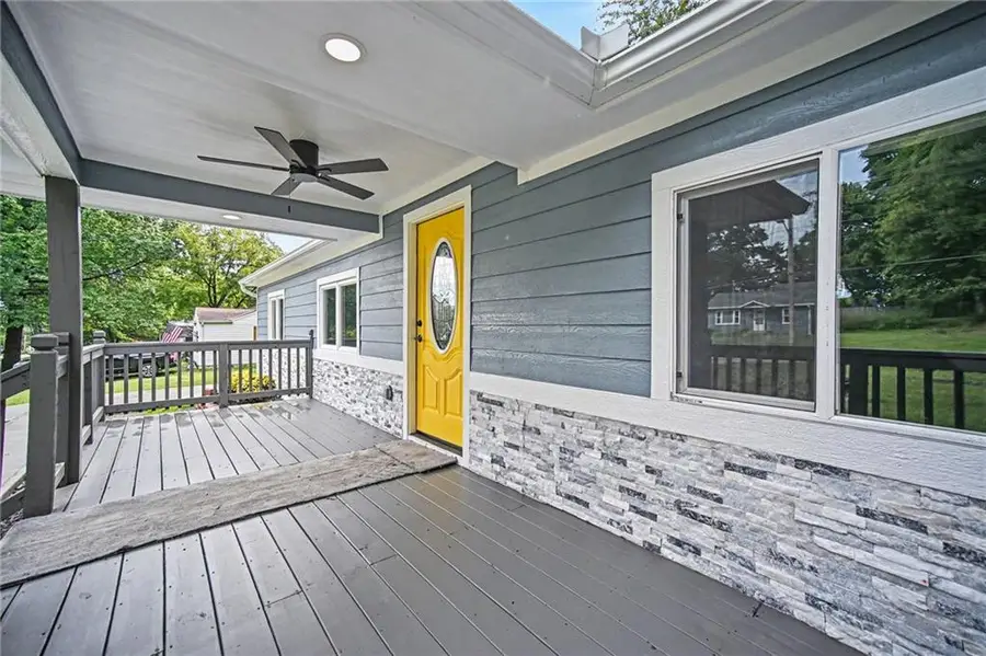 807 E Gudgell Avenue, Independence, MO 64055 - #2