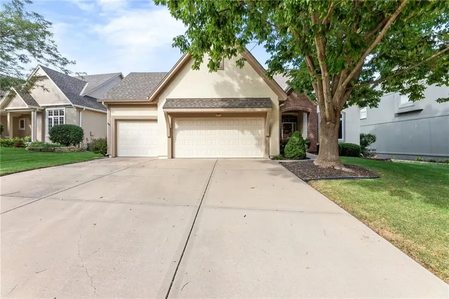 8000 W 154th Street, Overland Park, KS 66223 - #2