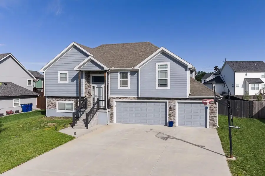 928 N Oak Terrace, Tonganoxie, KS 66086 - #2