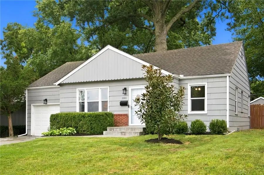 2001 W 73rd Street, Prairie Village, KS 66208 - #2