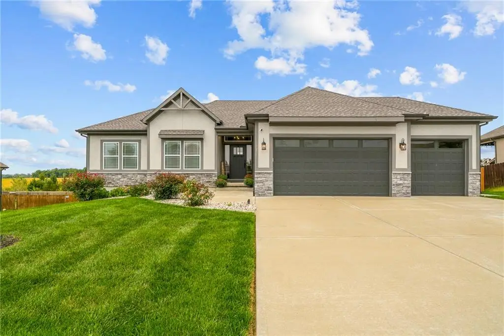 27827 E 133rd Street, Lake Lotawana, MO 64086 - #1