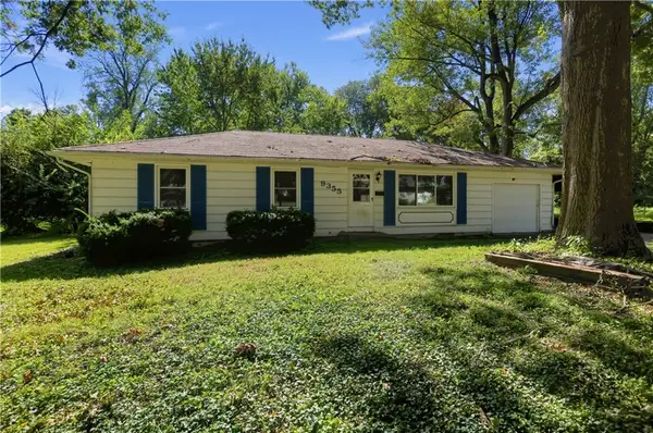 9355 E 69th Street, Raytown, MO 64133