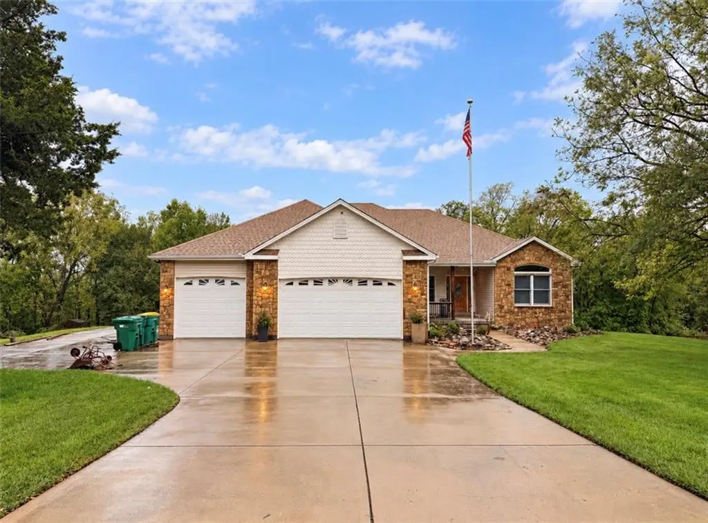 326 S Blue Grass Drive, Bonner Springs, KS 66012 - #1