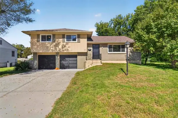 28 W 82nd Street, Kansas City, MO 64114