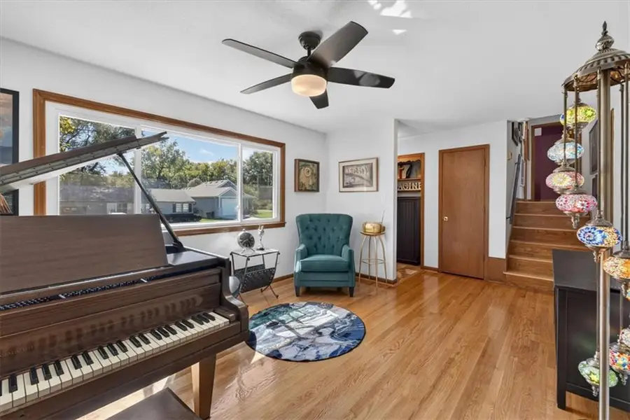 28 W 82nd Street, Kansas City, MO 64114 - #3
