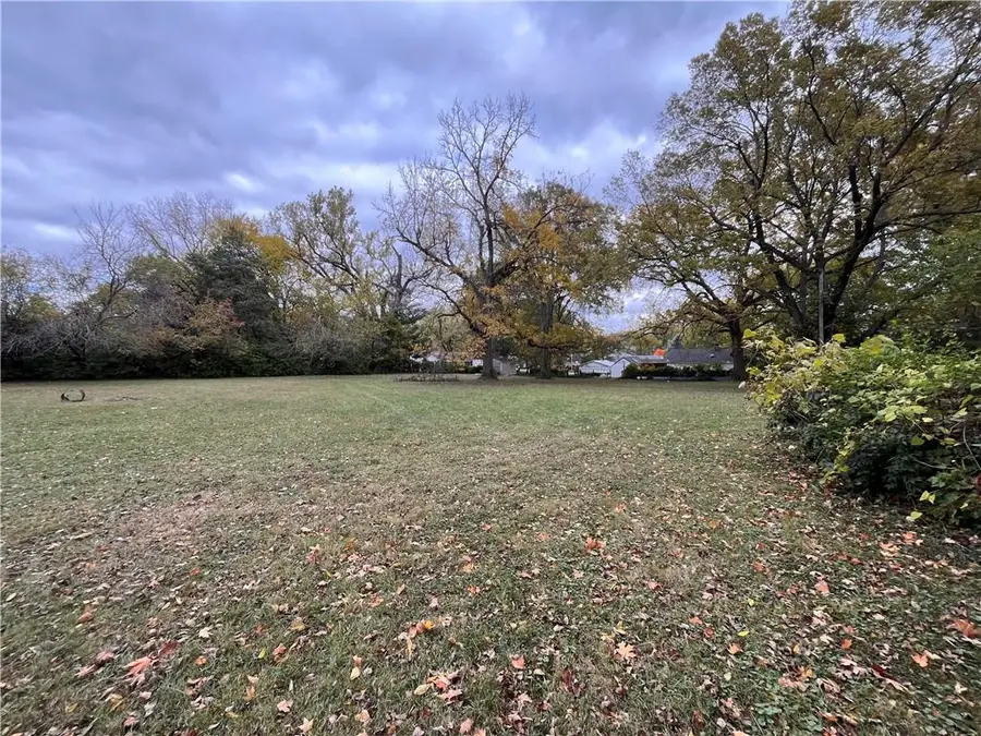 9724 Pennsylvania Avenue, Kansas City, MO 64114 - #2