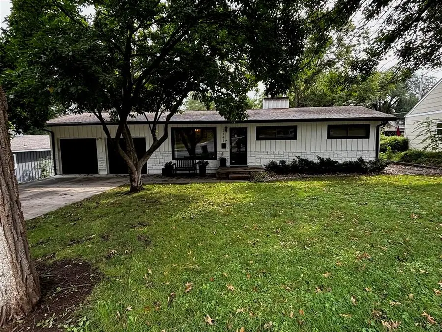 7141 Belinder Avenue, Prairie Village, KS 66208 - #2