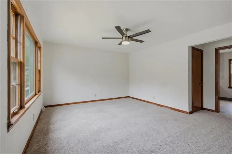 909 E 100th Terrace, Kansas City, MO 64131 - #3