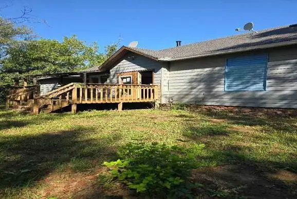 26669 New Lawrence Drive, Lansing, KS 66048