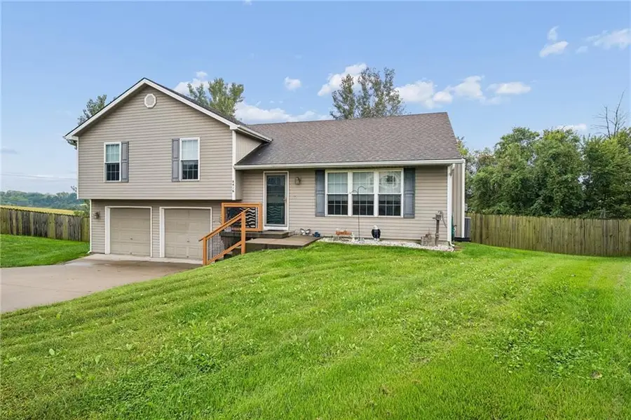8416 N Winfield Avenue, Kansas City, MO 64153 - #2