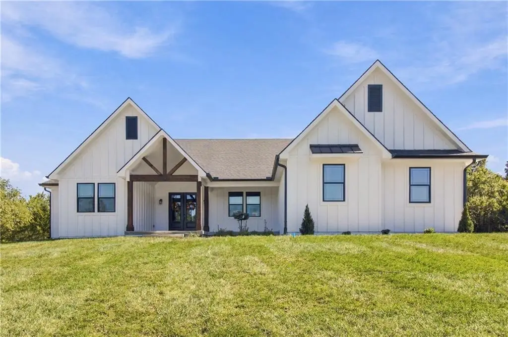 36401 E Bynum Spur Road E, Lone Jack, MO 64070 - #1