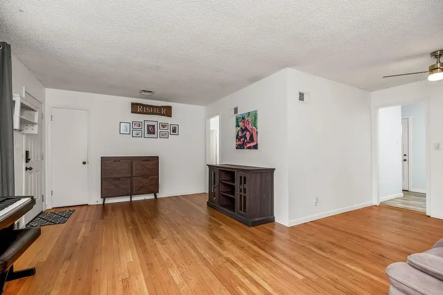 903 NE 67th Place, Gladstone, MO 64118 - #3