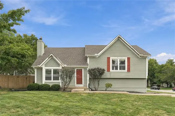 824 SE 10th Terrace, Lee's Summit, MO 64081