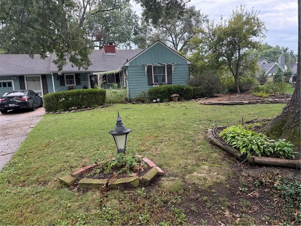 4605 W 72nd Terrace, Prairie Village, KS 66208 - #1