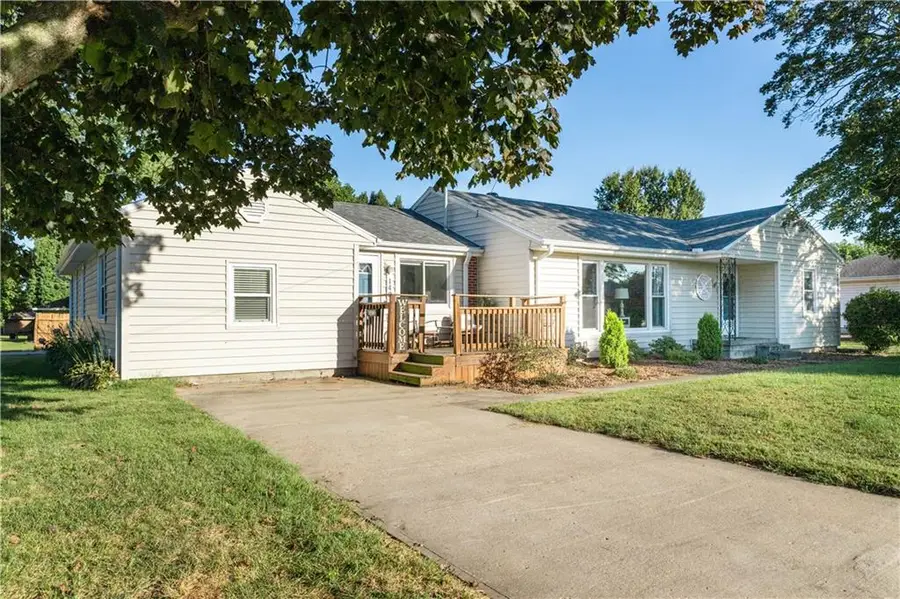 1402 S English Avenue, Marshall, MO 65340 - #2