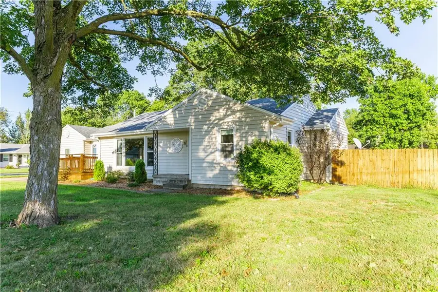 1402 S English Avenue, Marshall, MO 65340 - #3