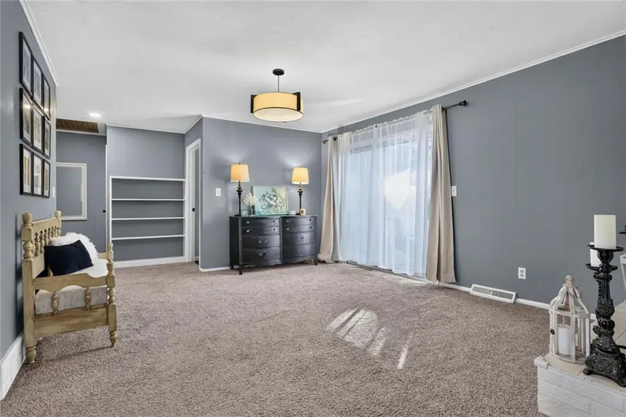 305 NW 60th Terrace, Kansas City, MO 64118 - #2