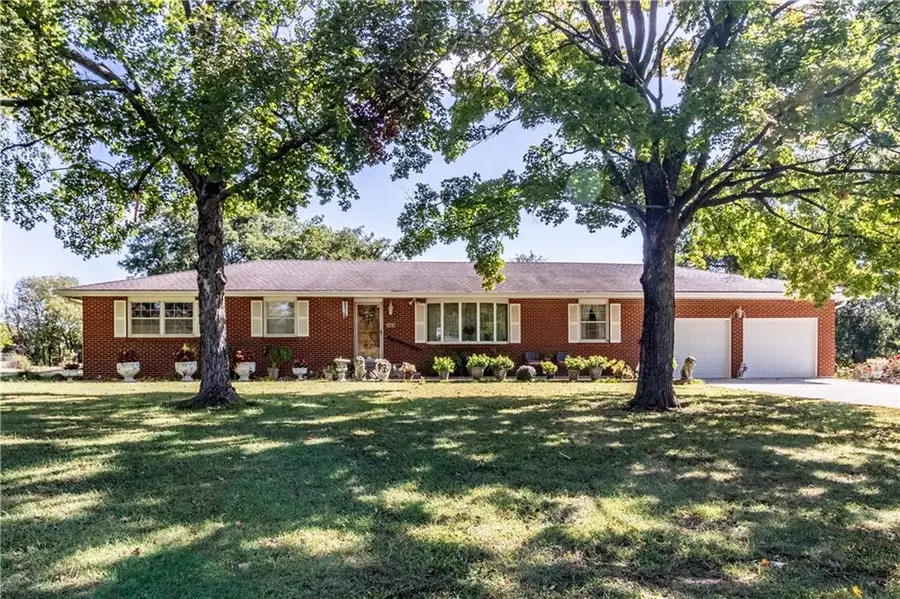 225 S County Line Road, Windsor, MO 65360 - #2
