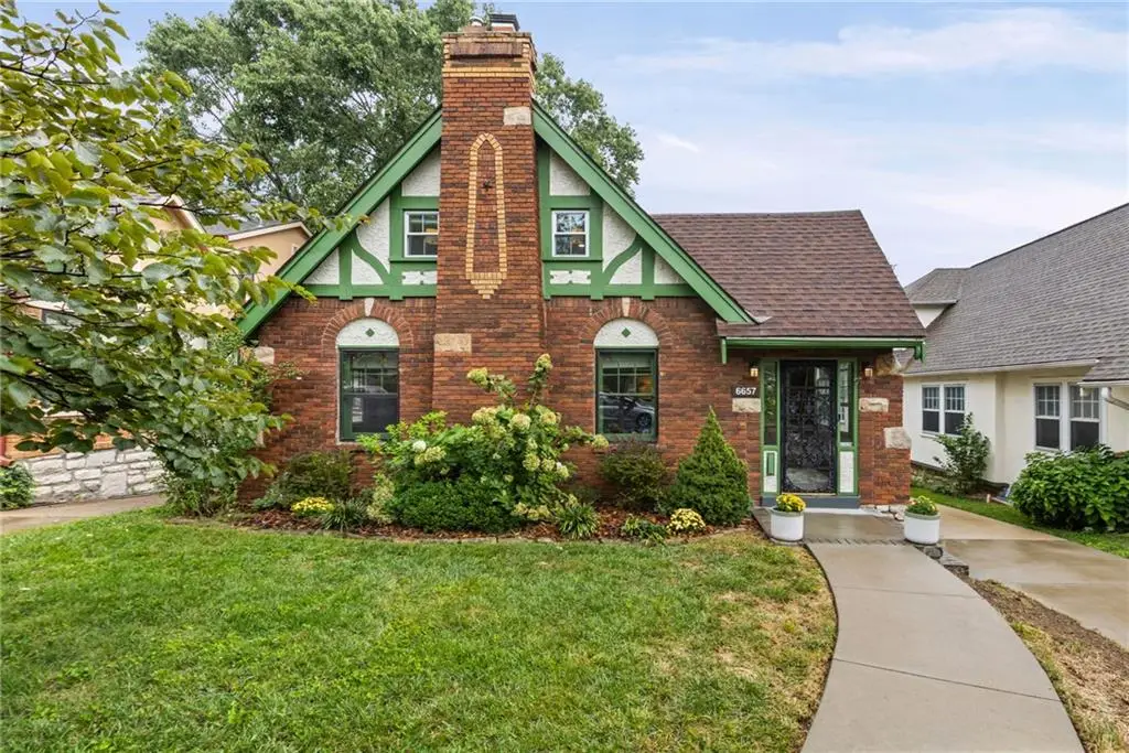 6657 Locust Street, Kansas City, MO 64131 - #1