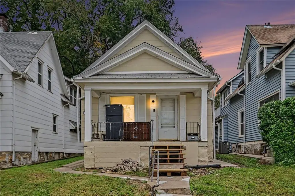220 N Elmwood Avenue, Kansas City, MO 64123 - #1