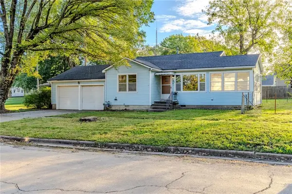 404 N State Street, Yates Center, KS 66783