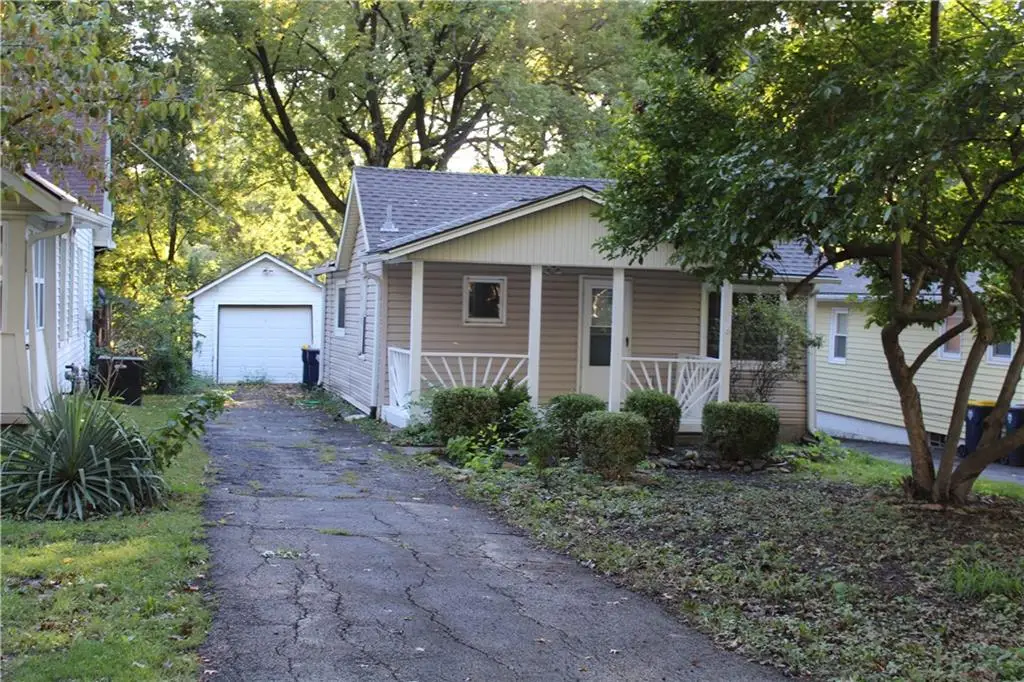 7811 Summit Street, Kansas City, MO 64114 - #1