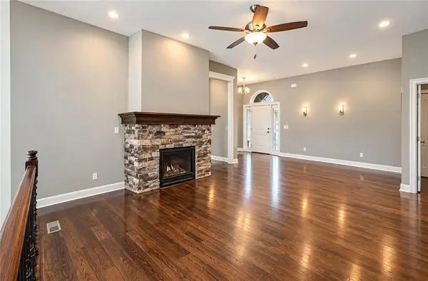 21647 W 177th Terrace, Olathe, KS 66062