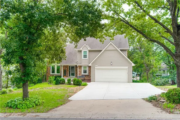 13723 W 75th Place, Lenexa, KS 66216