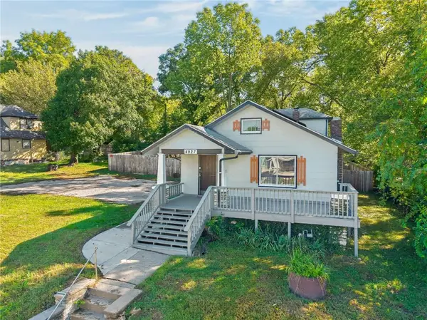 4927 Woodland Avenue, Kansas City, MO 64110
