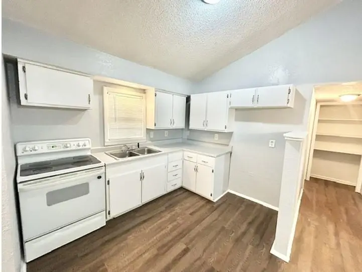 810 S Woodbury Street, Independence, MO 64050 - #2
