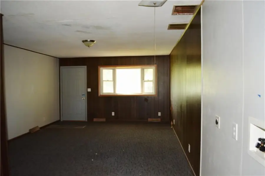 108 S Hayes Street, Garnett, KS 66032 - #3