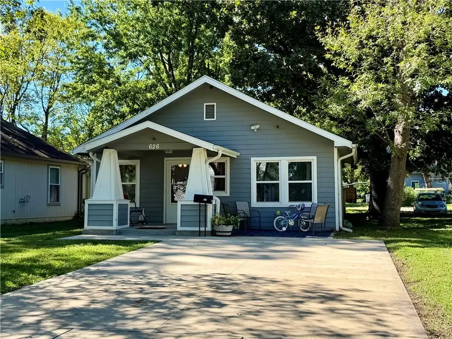 626 S Locust Street, Ottawa, KS 66067 - #3