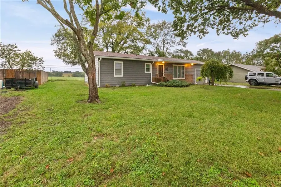 205 S Westview Road, McLouth, KS 66054 - #3