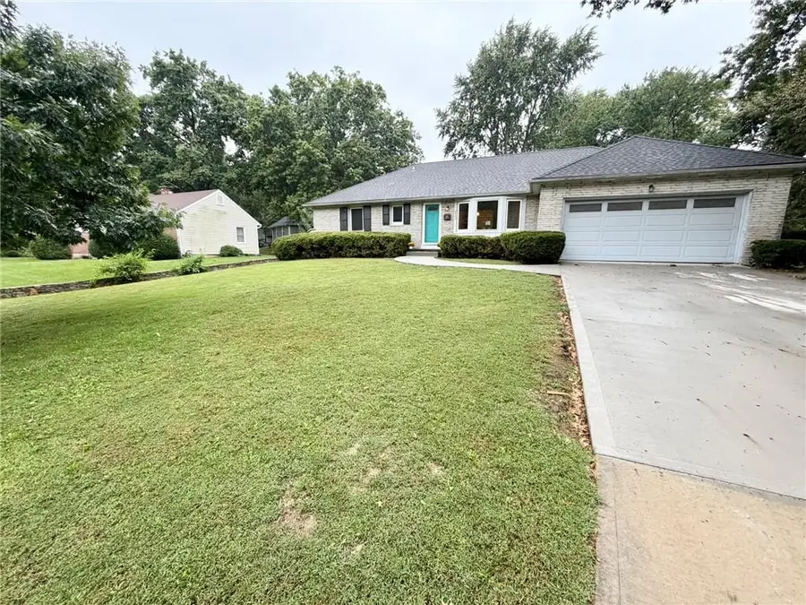 8842 Foster Lane, Overland Park, KS 66212 - #2