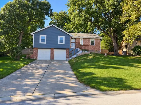 6600 Cottonwood Drive, Shawnee, KS 66216