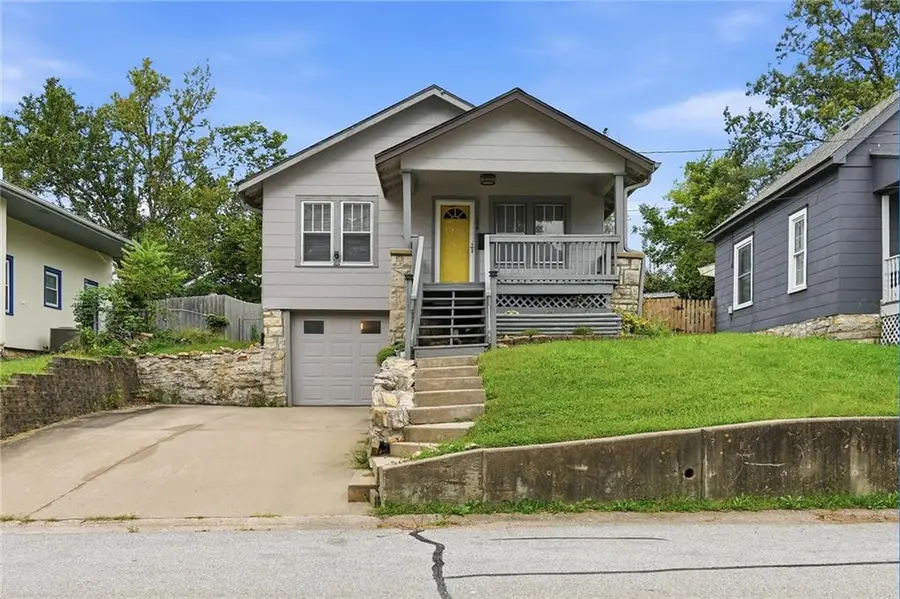 124 S Myrtle Street, Excelsior Springs, MO 64024 - #2