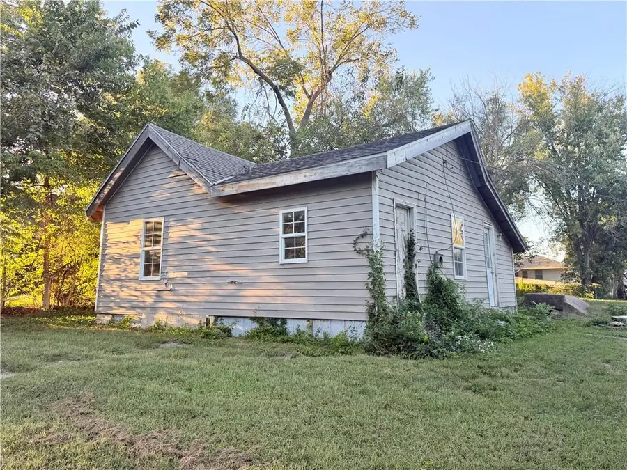 306 E Fort Scott Street, Butler, MO 64730 - #2