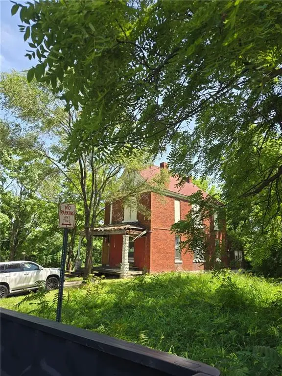 711 Troop Avenue, Kansas City, KS 64145