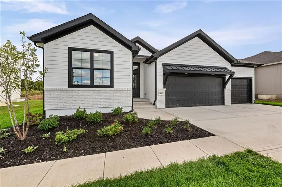 18949 W 193rd Terrace, Spring Hill, KS 66083 - #2